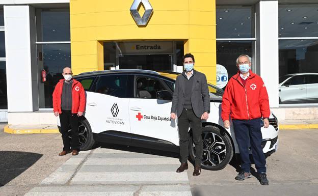 El Grupo De Santiago Automoción dona un vehículo a Cruz Roja Burgos