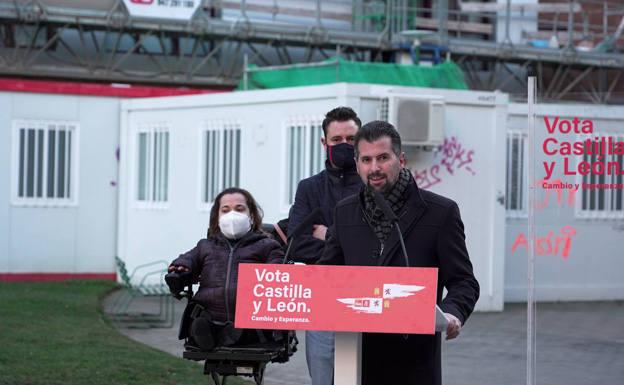 Tudanca acusa a Mañueco de hacer «batalla política» y «demagogia electoral» con las mascarillas