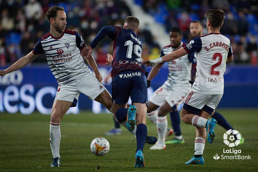 El Mirandés paga su mala segunda parte y cae goleado en El Alcoraz