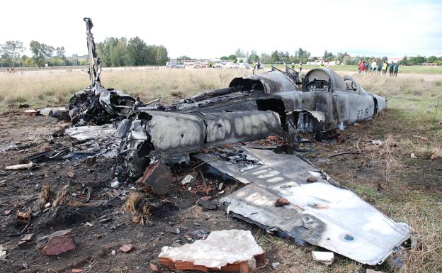 Un juez militar exonera a ocho mandos por el accidente de un caza