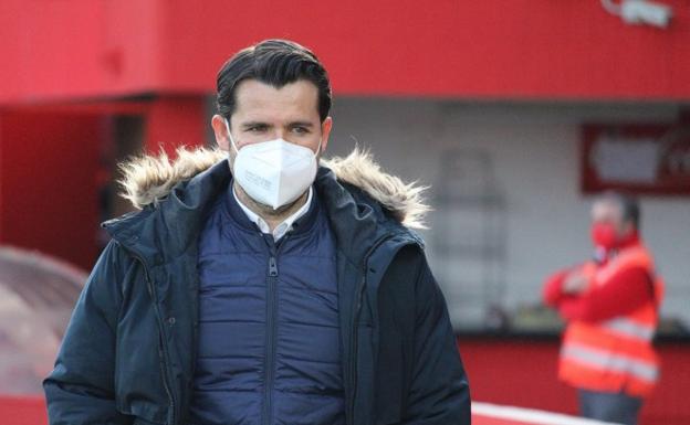 El Mirandés destituye a Lolo Escobar