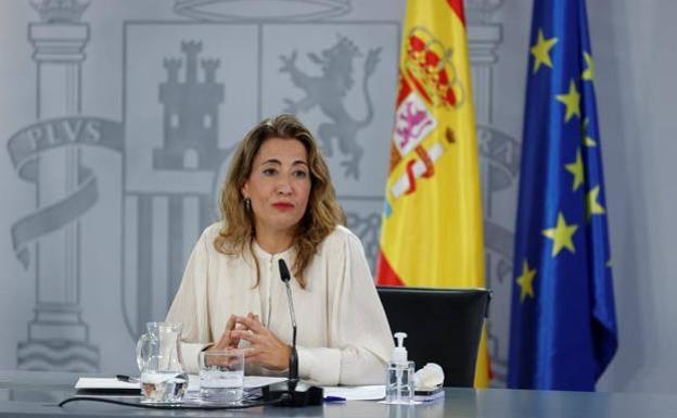 La ministra de Transportes afirma que «tan importante es la llegada del TAV a Euskadi como conectarla con Madrid»