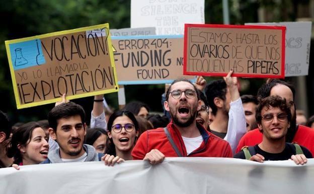 Exigen a Díaz incluir el 'burnout' en la lista de enfermedades profesionales