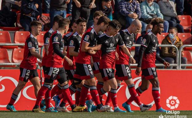 El Mirandés gana de nuevo en el estreno de Joseba Etxeberria en Anduva