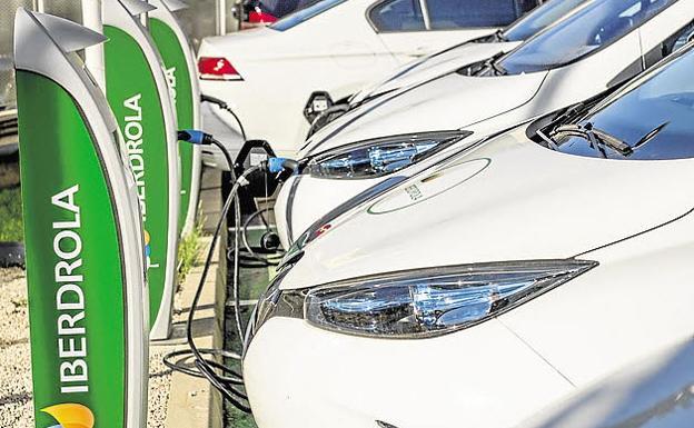 Belorado presenta el punto de carga rápida para vehículos eléctricos que incluye información turística