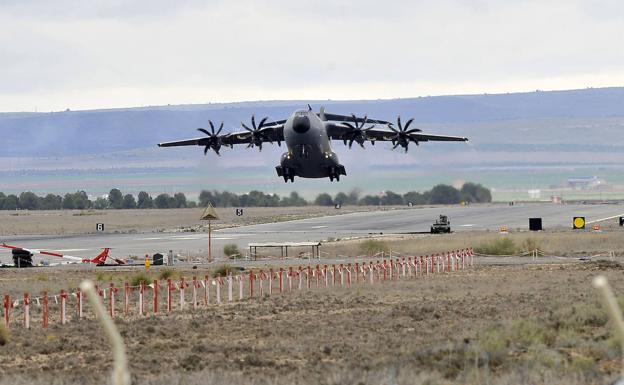 El primer cargamento de armamento español para Ucrania ya está en Polonia