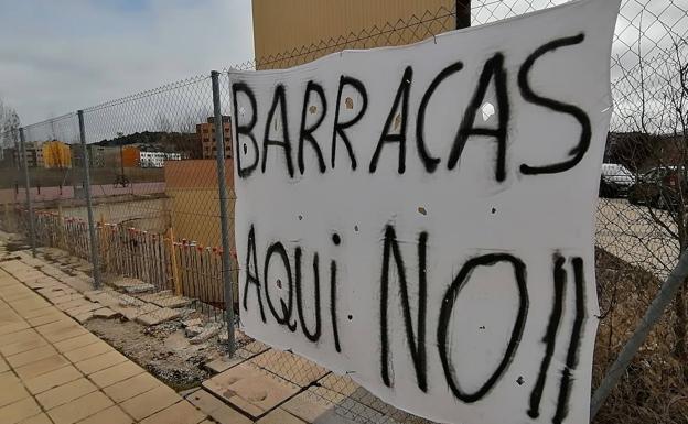 Villatoro aceptaría las barracas pero rechaza la calle Laredo, que está a 60 metros de las viviendas