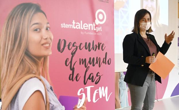 Diana de Córdoba enseña a las niñas a «no ponerse barreras» en el mundo laboral