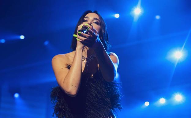 Dua Lipa recibe una demanda por plagiar un tema de Miguel Bosé