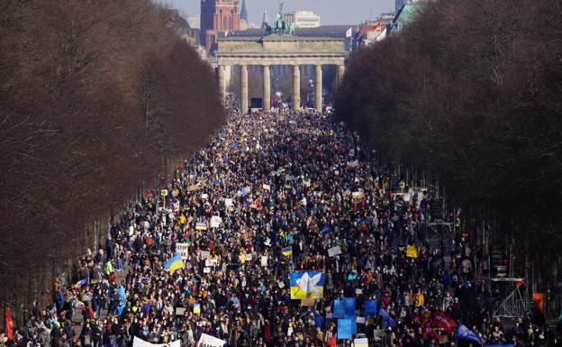 Alemania se moviliza ante una guerra cada vez más cercana