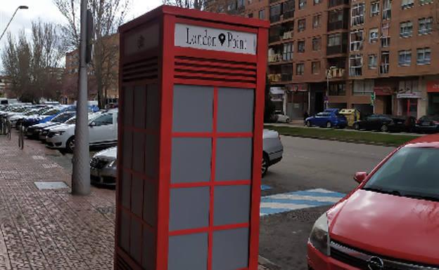 Gamonal cuenta con una icónica cabina roja londinense