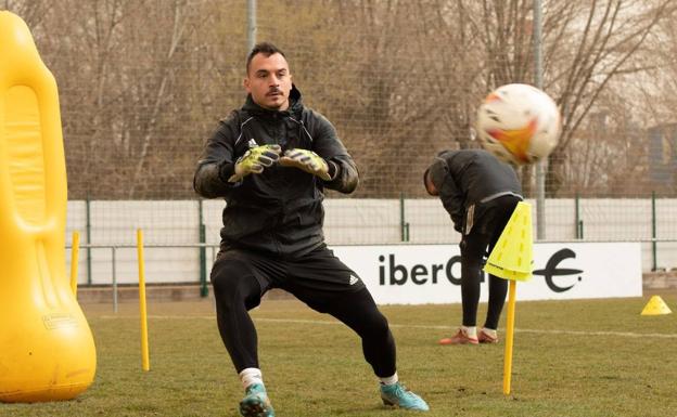 El Burgos CF entrena con normalidad en Castañares pese a la calima