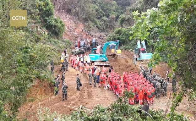 Localizada una de las dos 'cajas negras' del avión siniestrado en China