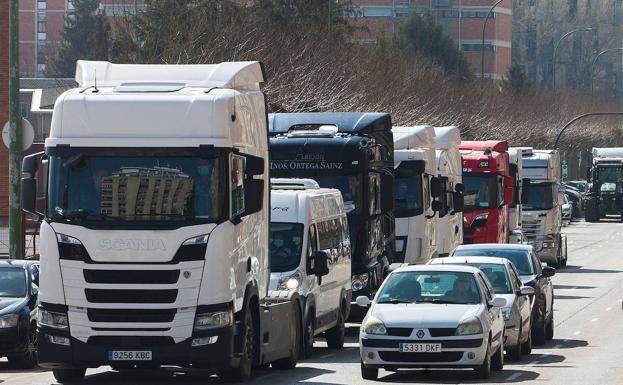 Las bocinas de camiones y tractores retumban en las calles de Burgos por el precio del combustible