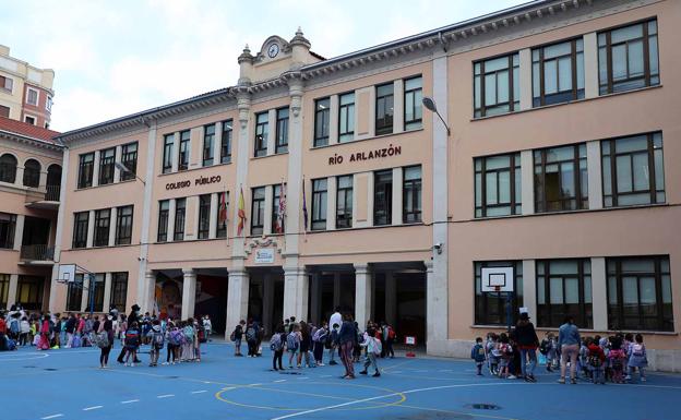 La falta de plazas en las zonas sur y centro de Burgos no impide la escolarización de niños ucranianos