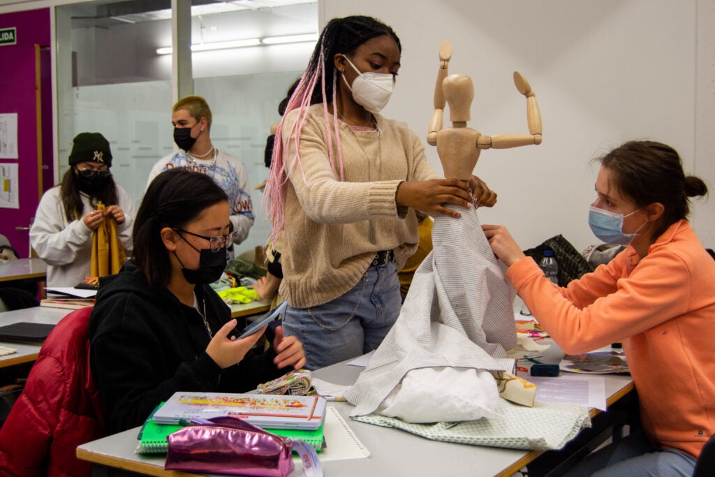 Una pasarela de moda experimental en Burgos por la inclusión en el arte