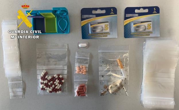 La Guardia Civil sorprende a un menor con 53 pastillas dispuestas para su venta al menudeo