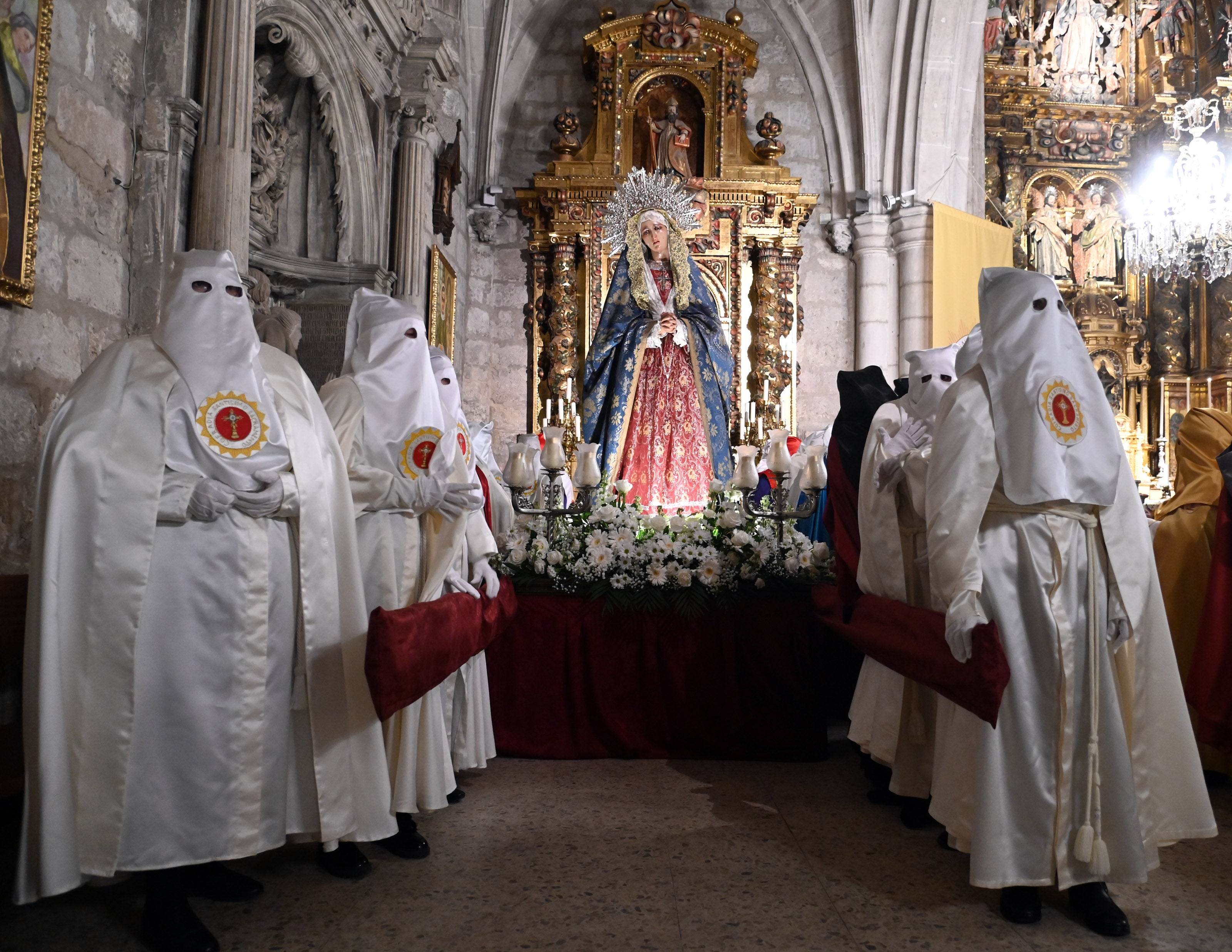 La Virgen de las Angustias recorre las calles de Burgos