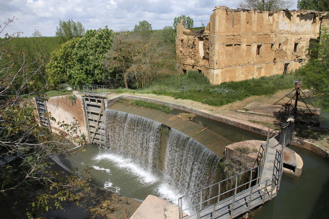 Adjudicado por 762.000 euros el mantenimiento del Canal de Castilla en tres provincias