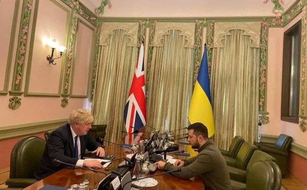 Boris Johnson se reúne por sorpresa con Zelenski en Kiev