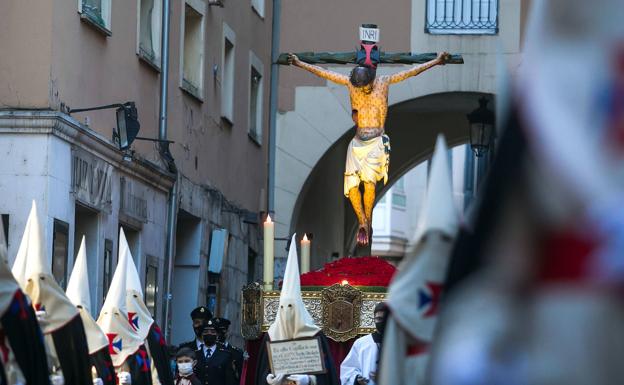 El Santísimo Cristo regresa restaurado y en vertical a las calles burgalesas