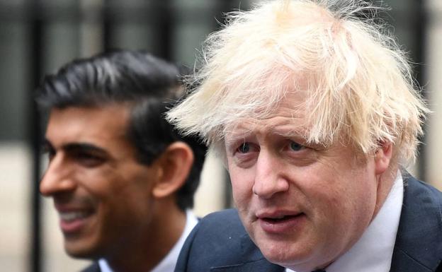 Boris Johnson, multado por quebrar las reglas de la covid-19