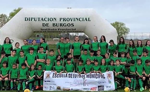 La Escuela de Fútbol de Salas de los Infantes vuelve a los terrenos de juego