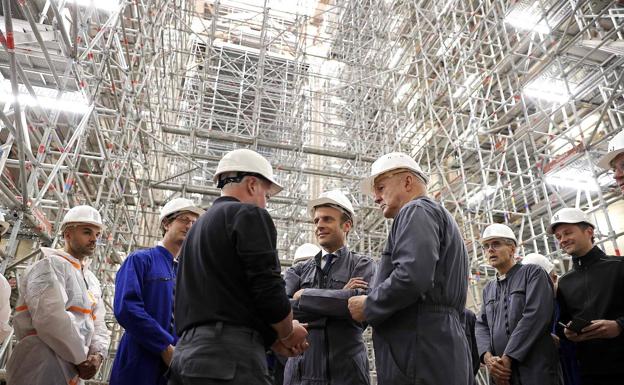 Macron visita Notre Dame tres años después del incendio