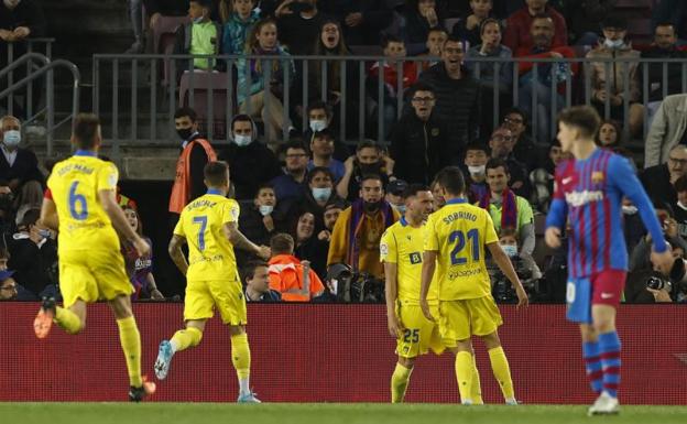 El Cádiz da otro golpe letal al Barça en el Camp Nou