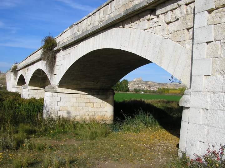 Torregalindo denuncia robos de piedras en dos puentes antiguos