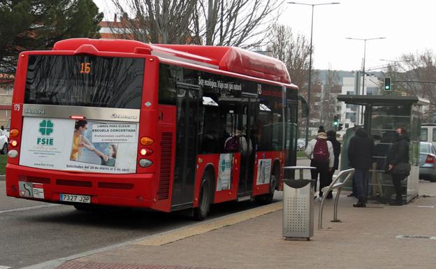 Las obras de accesibilidad en 27 paradas de bus urbano en Burgos arrancarán en verano