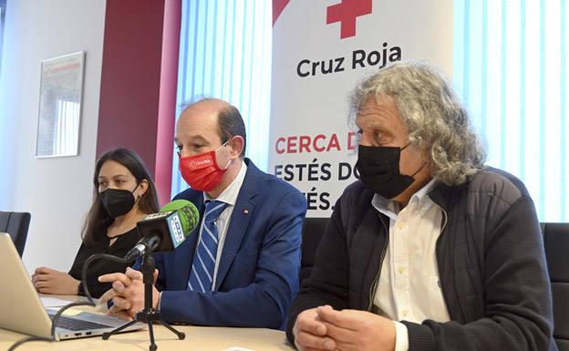 Cruz Roja busca vender 2.000 pinchos solidarios para ayudar a Ucrania, en su Día Mundial