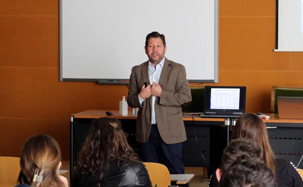 López de Silanes: «Mejorar el nivel de formación de los empresarios ayudaría a Europa y España a salir mejor de la crisis»