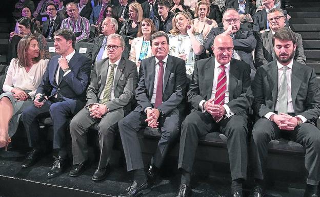 35 nuevos altos cargos en Castilla y León, con históricos del PP junto a Vox