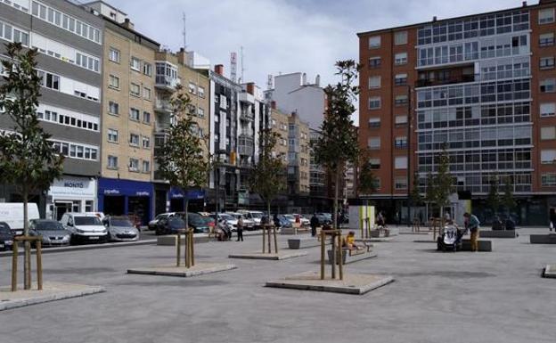 El Ayuntamiento ordena a la empresa la reparación de las goteras de la plaza de Santiago