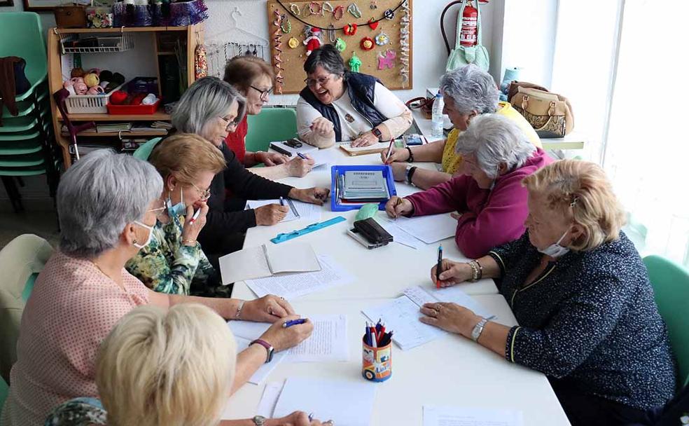 Actividades, cuidados y mucho humor: las Abuelas de Gamonal recuperan el ritmo