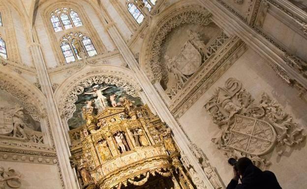 El Ministerio de Cultura rehabilitará catorce vidrieras de la Catedral de Burgos