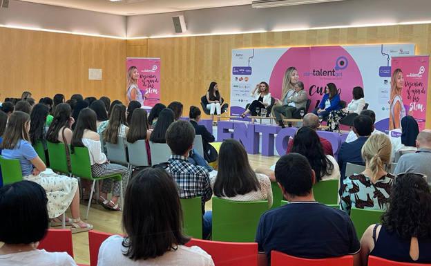 122 jóvenes reciben el diploma del programa STEM Talent Girl en el MEH