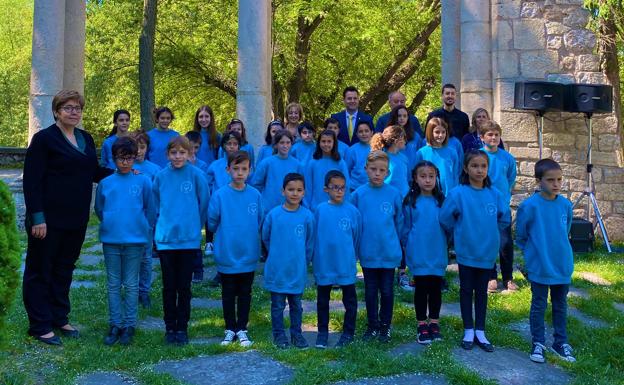 La Schola Cantorum Infantil interpreta el 'Himno a la Fiesta del Árbol'