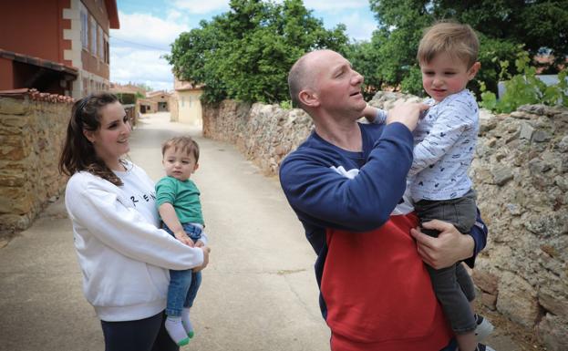 «Se ha vendido que irse a la ciudad es una honra y quedarse en el pueblo una deshonra»