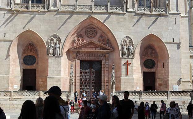 Burgos despide el Año Jubilar y clausura la Puerta Santa del Perdón