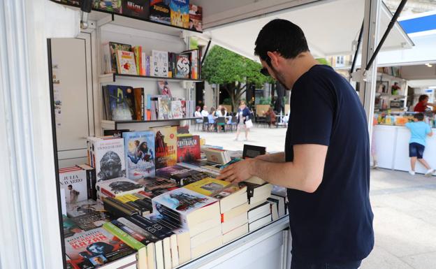 Un ocho por ciento más de ventas en una Feria del Libro que ha regresado al completo a Burgos