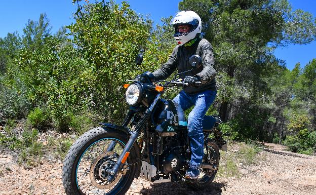 Royal Enfield lanza la Scram 411, digna heredera de la Himalayan