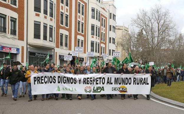 Dueñas confirma «algún recorte» en las ayudas directas que reciben las organizaciones agrarias