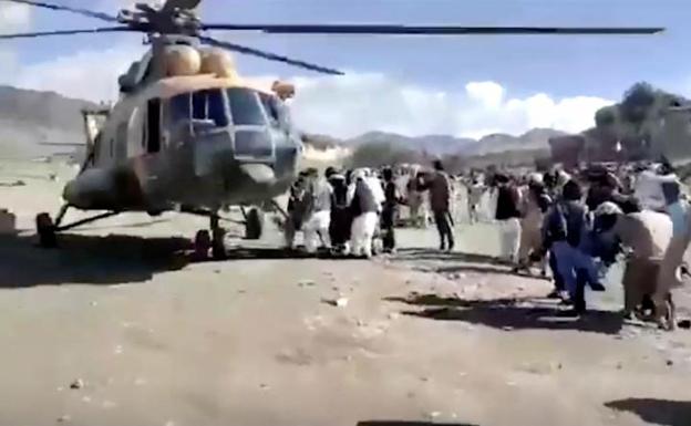 Los talibanes piden ayuda para hacer frente a un terremoto que deja más de mil muertos