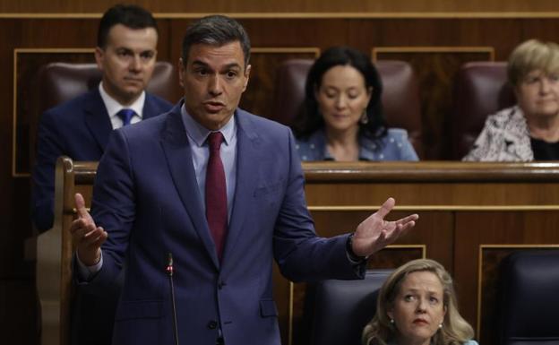 Sánchez acepta ahora otra bajada del IVA de la luz como cortafuegos al revés andaluz