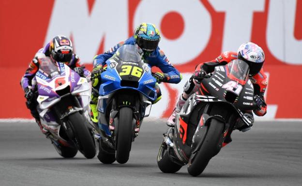 Aleix Espargaró se exhibe en Assen