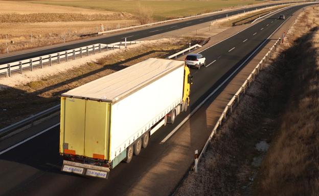 Patronal y sindicatos acercan posturas por el convenio del transporte de Burgos