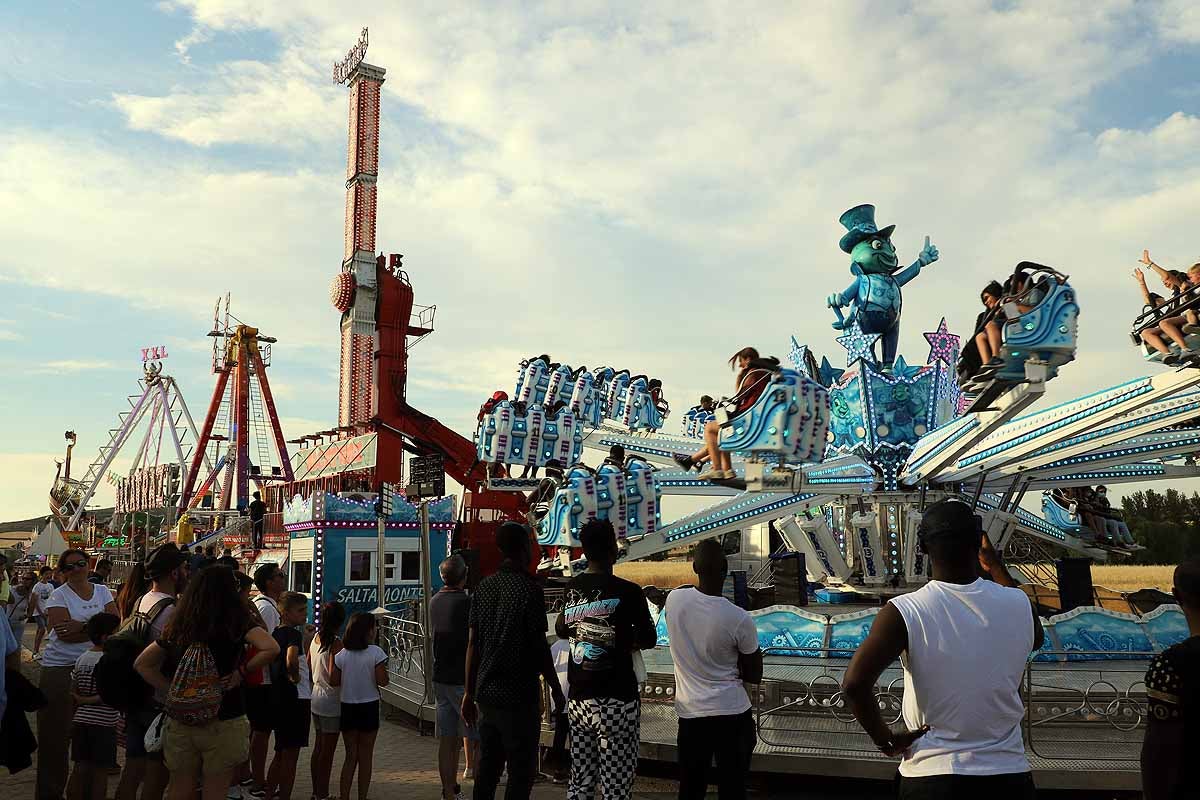 Los feriantes aseguran que han sido unos Sampedros «más flojos» por la lejanía de las barracas