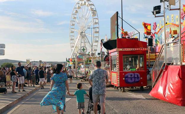 Los feriantes aseguran que han sido unos Sampedros «más flojos» por la lejanía de las barracas